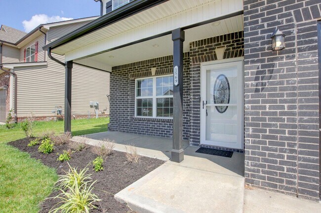 Foto del edificio - Sharp 4 bedroom HUGE house off exit 1 of I 24