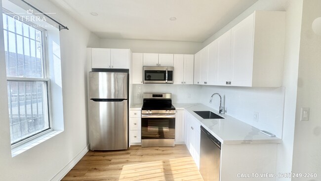 Photo du bâtiment - 1052 Barton St E