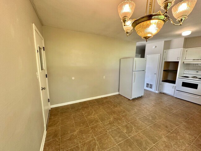 Foto del edificio - GREAT LOCATION!  3 BEDROOM 1 BATH IN S JOP...