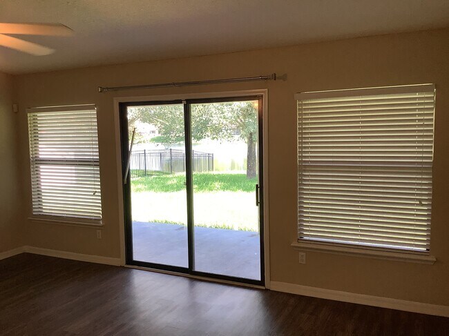 Foto del edificio - 376 John's Creek Pkwy