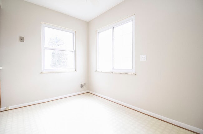 Foto del edificio - 25 Willamont Rd