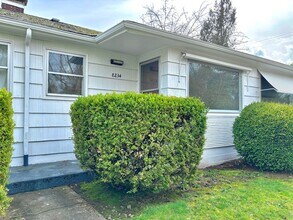 Building Photo - 8232-8238-8238 SE 11th Ave