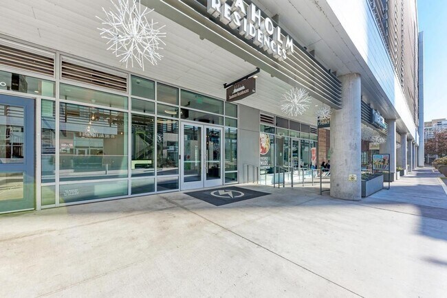 Building Photo - 222 West Ave