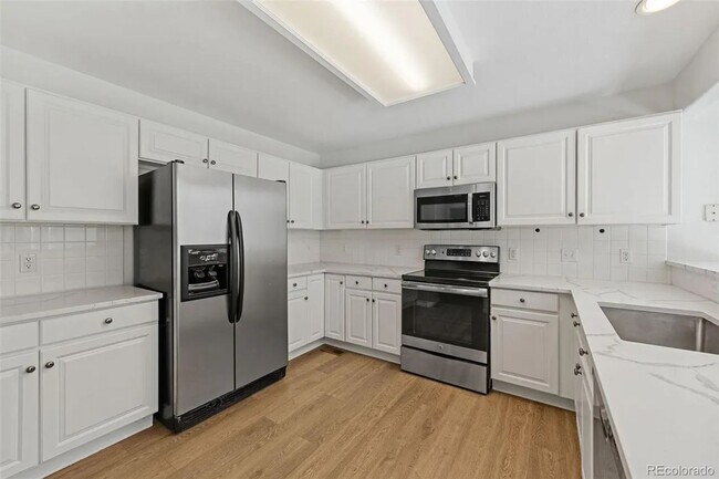 Building Photo - Newly Remodeled 3 Bed/3 Bath in Aurora.