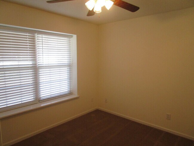Building Photo - 1704-1706-1706 Juniper Dr