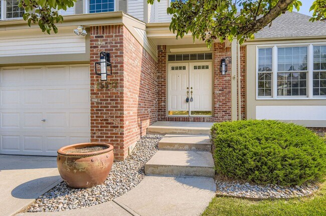 Foto del edificio - Spacious 4-Bedroom Home in Parker’s Desira...