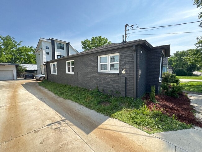 Building Photo - Charming 3BD/2BA Brick Home for Rent in th...