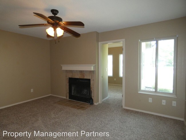 Building Photo - 2 br, 1 bath House - 10011 E Boston #104