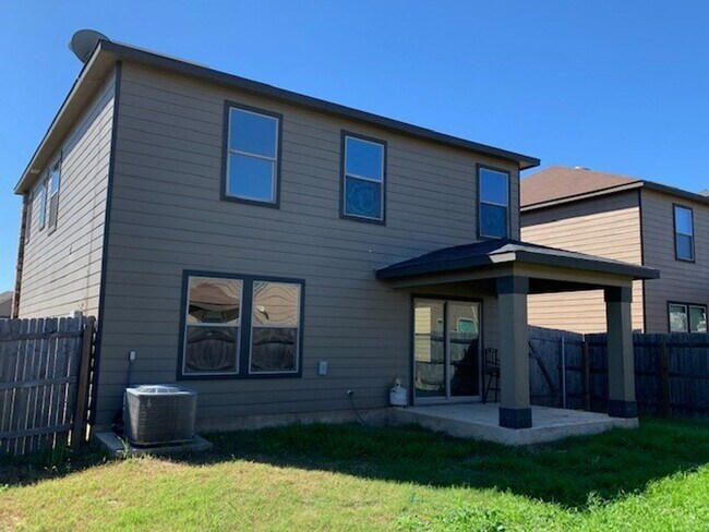 Foto del edificio - Ready for Move In! Spacious 4 bedroom 3 ba...