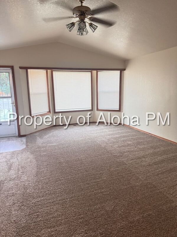 Foto del edificio - 2171 N Linder Rd