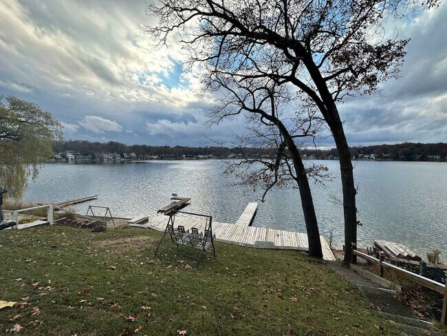 Foto del edificio - 8685 Je-NE-Be Dr NE