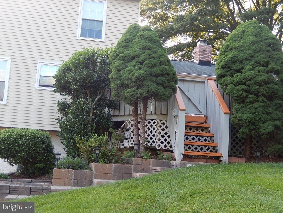 Primary Photo - 15821 Anamosa Dr
