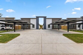 Building Photo - 2904 S Links Dr