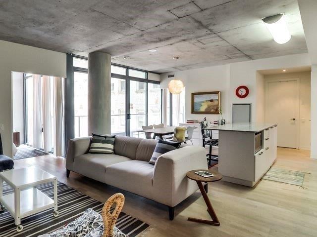 Photo du bâtiment - 650 King St W