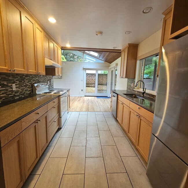 Foto del edificio - Private Bainbridge Island Retreat with Acreage & Modern Comforts