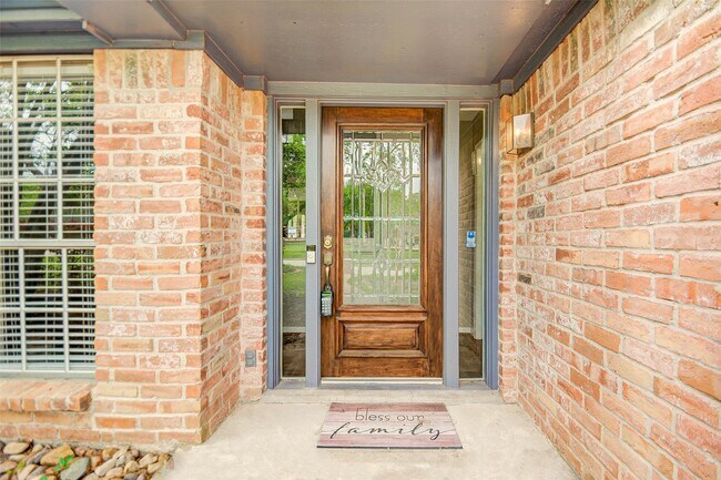 Foto del edificio - 6206 Rippling Hollow Dr