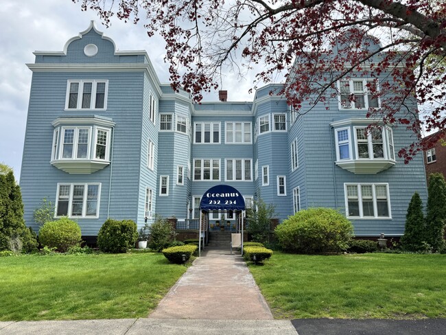 Building Photo - 252 Ocean St