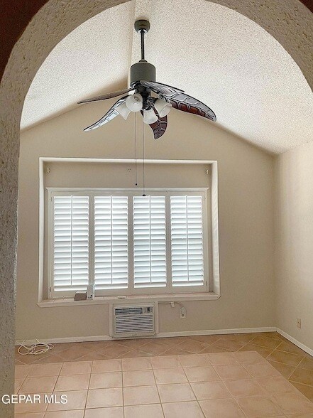 Building Photo - 7221 Canyon Run Dr