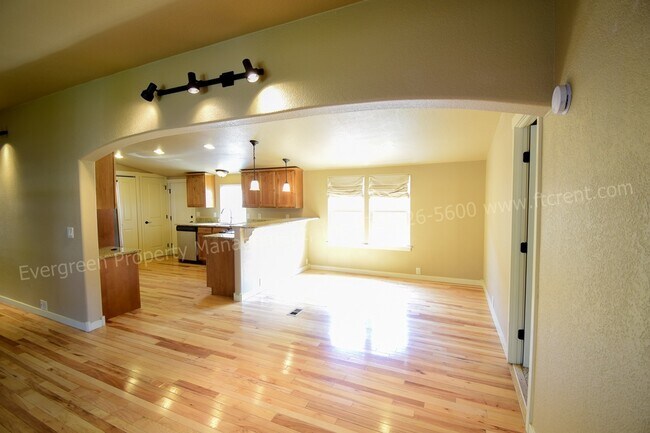 Foto del edificio - Stunning, Updated 2 Bedroom, 2 Bath House ...