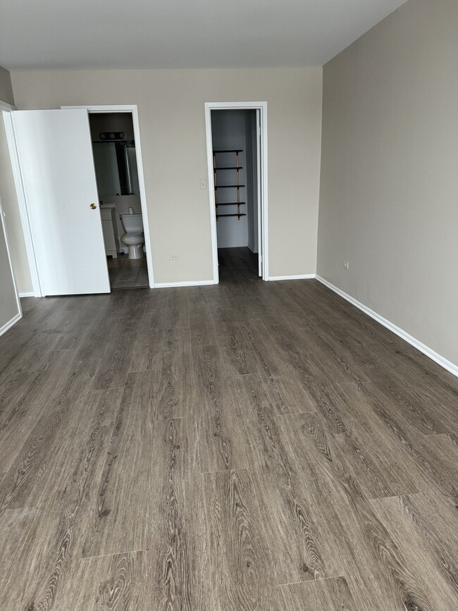 Foto del edificio - 1717 W Crystal Ln