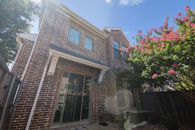 Building Photo - Three Bedroom Home in Richardson