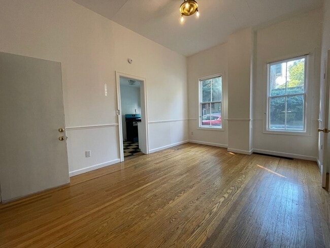 Foto del edificio - Office Suites in NW Nob Hill/Alphabet Dist...