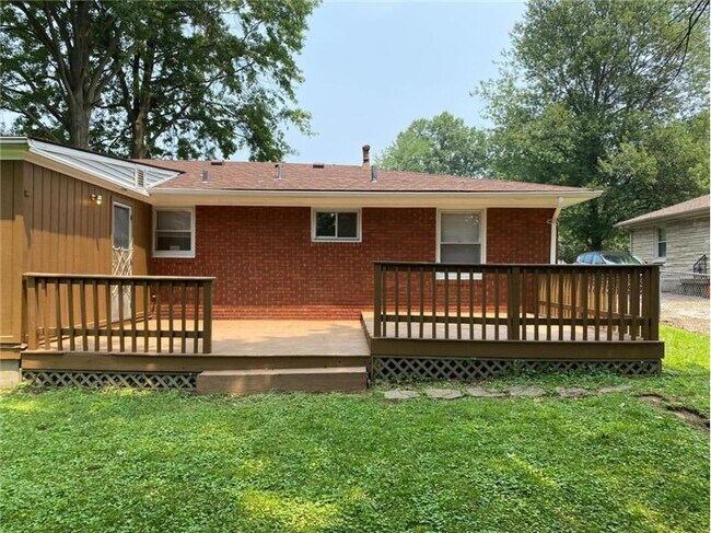 Building Photo - 102 Southview Terrace