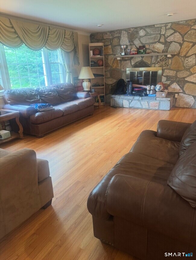 Building Photo - 131 Old Elm Rd