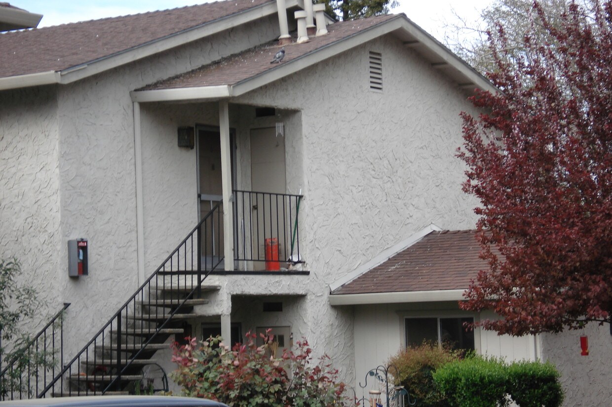 Foto del edificio - Hemlock Apartments