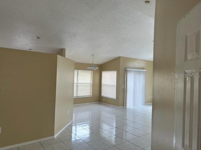 Building Photo - 2619 Spring Hill Dr