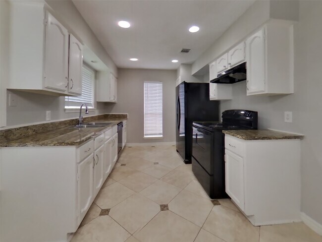Building Photo - 22510 Braken Carter Ln