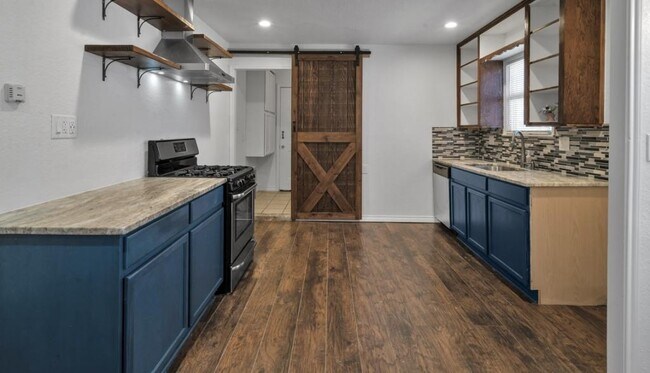 Building Photo - 162 McDougal