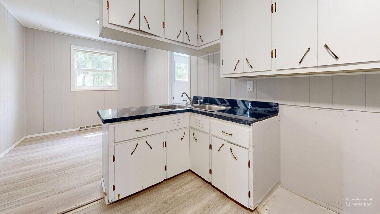 Foto principal - 1072 Wooster Rd W