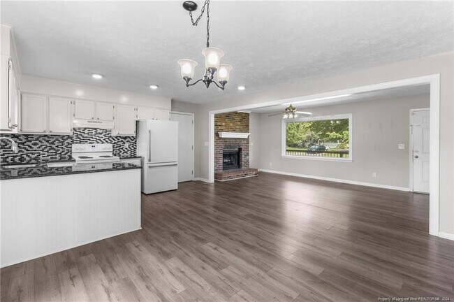 Building Photo - 7205 Clear Spring Dr
