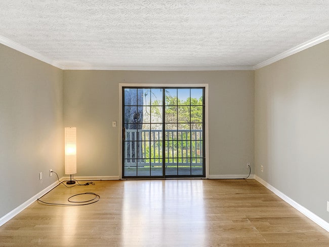 Building Photo - 2905 Seven Pines Ln Unit 202