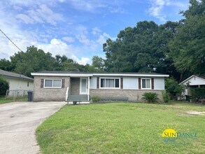 Building Photo - 166 Rainbow Dr NW