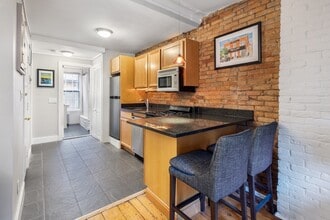 Building Photo - 33 Gray St