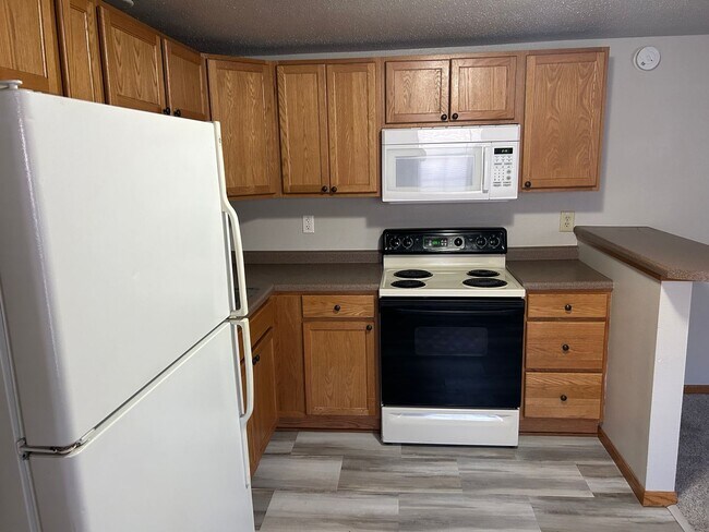 Building Photo - One Bed Close to Downtown and Avera