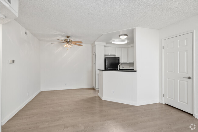 1BR, 1BA - 661SF - Dining Room - Elan Riverwalk