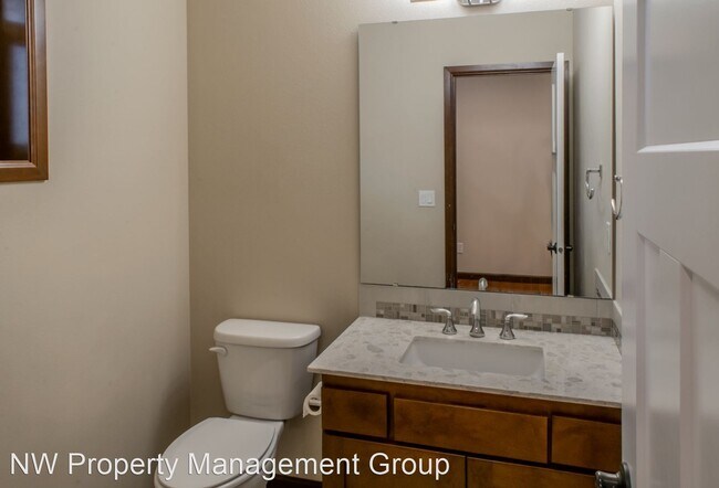 Building Photo - 4 br, 2.5 bath House - 17004 11th Pl W