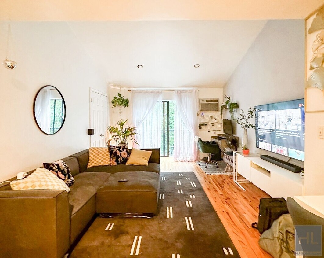 Foto principal - 113 STREET