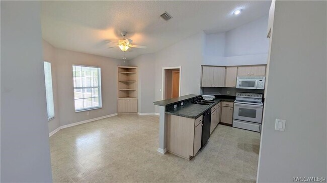 Building Photo - 4565 N Allamandra Dr