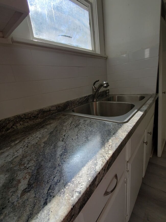 Building Photo - 525 Wichita St- HISTORICAL HIGHLAND APARTM...