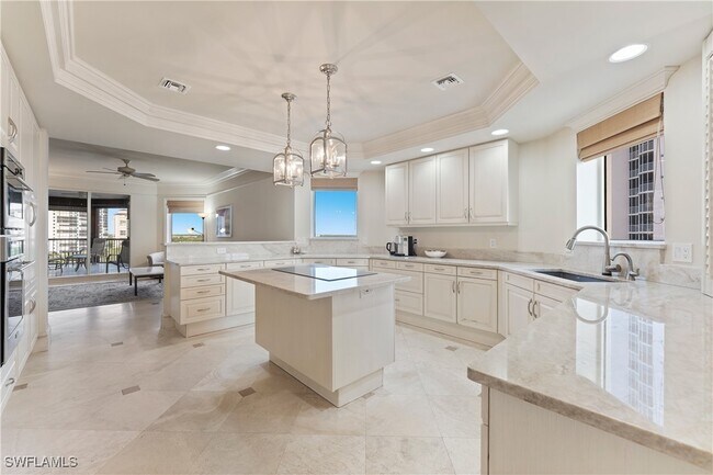 Foto del edificio - 8473 Bay Colony Dr