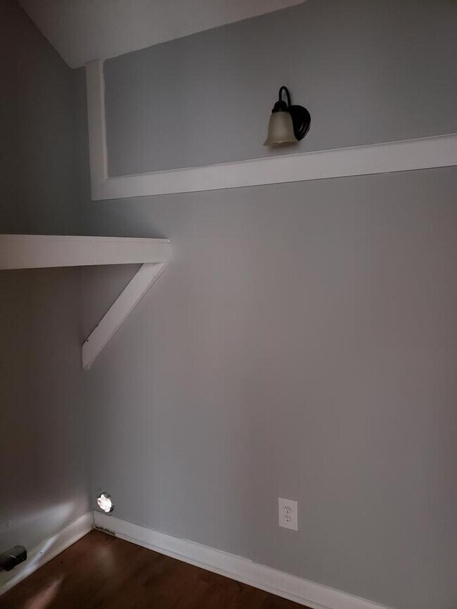 Building Photo - Fantastic One Bedroom Apartment with Loft
