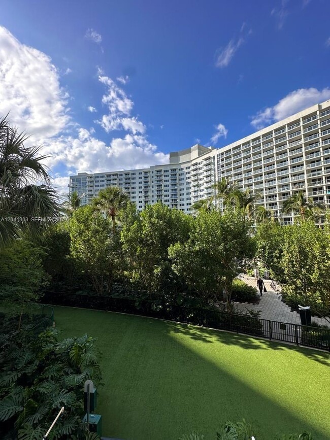 Foto del edificio - 1500 Bay Rd