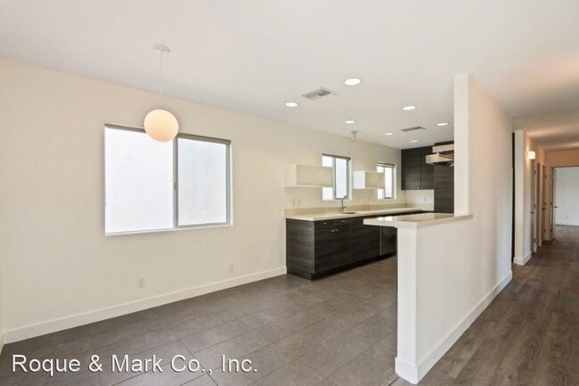 Building Photo - 3 br, 2 bath Apartment - 523  Grand Boulev...
