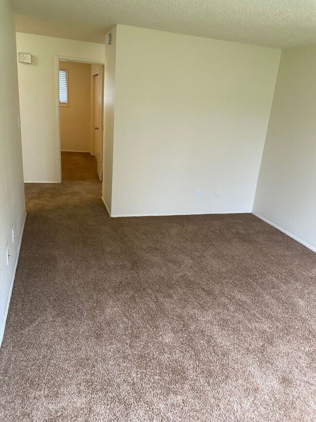 Foto del edificio - (473) Walnut Duplex - 2 Bedroom / 1 Bathroom - Updated