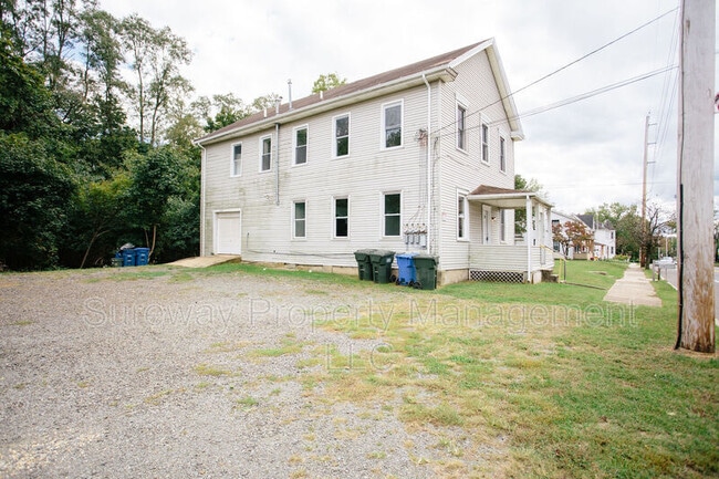 Building Photo - 614 Main St