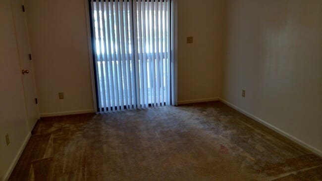Building Photo - 2 Bedroom, 1 Bath Downstairs Apartment